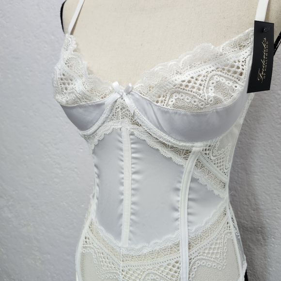 NWT Fredrick's Of Hollywood Sexy White Bridal Basque Corset - Picture 2 of 5